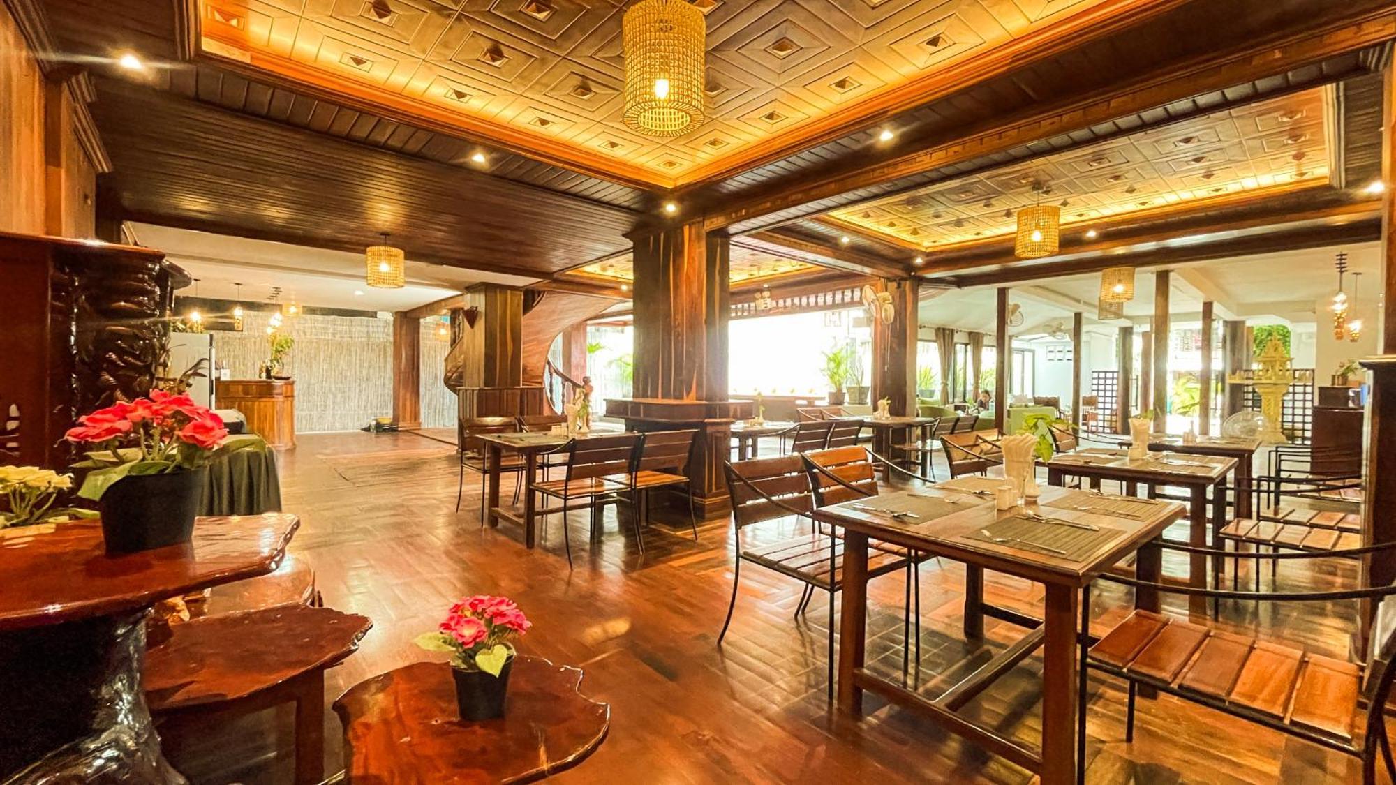 Center Hotel
